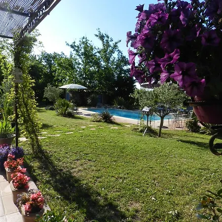 Panzió Le Clos D'eima Saint-Cézaire-sur-Siagne